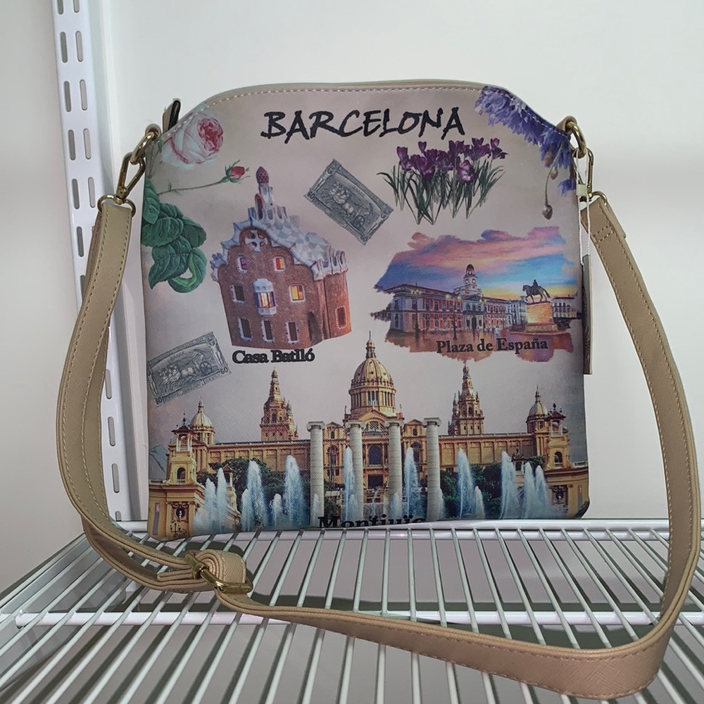 Beige Adjustable Crossbody Purse!